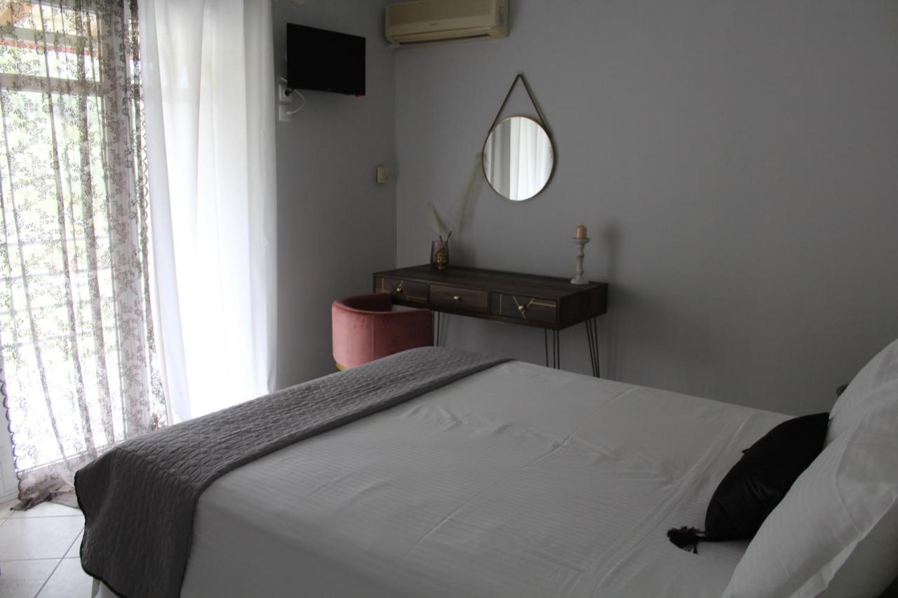 Paxos Rock Apartments 盖奥斯 外观 照片