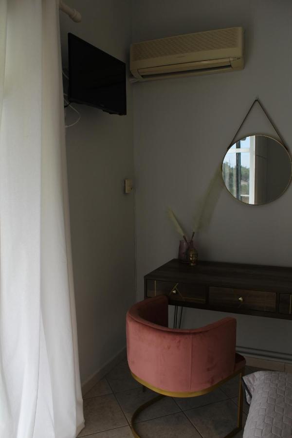 Paxos Rock Apartments 盖奥斯 外观 照片